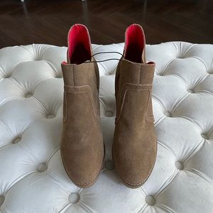 NEW Gap Chelsea Heel Boot Sz 8